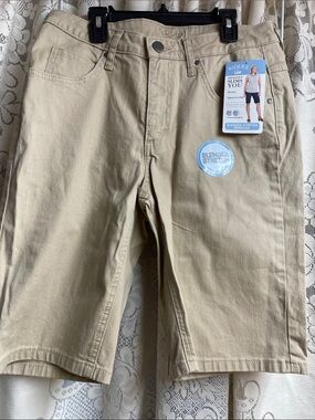 Riders by Lee Woman’s Slim Stretch Khaki Flat-Front Shorts NWT size 10